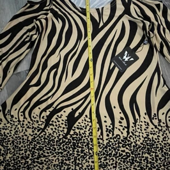 ❤️REDUCED❤️Black & Gold Animal Print Cold Tunic Top - Picture 2 of 8